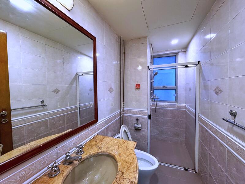 The Bayshore, 22 Bayshore Road, 2 Bedrooms, 1,015 sqft, Condominium For Rent, by Liew Derrick, 60058603 - Bathroom - PropertyGuru.com.sg