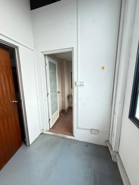 Tradehub 21, 8 Boon Lay Way, Boon Lay / Jurong / Tuas, 1,485 sqft, Light Industrial (B1) For Rent, by Florence Zheng Zhen, 60058976 - CommercialGuru.com.sg