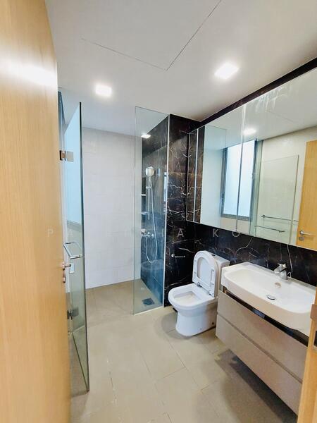 The Glades, 10 Bedok Rise, 2 Bedrooms, 581 sqft, Condominium For Rent, by Patricia Koh, 60059284 - Bathroom - PropertyGuru.com.sg