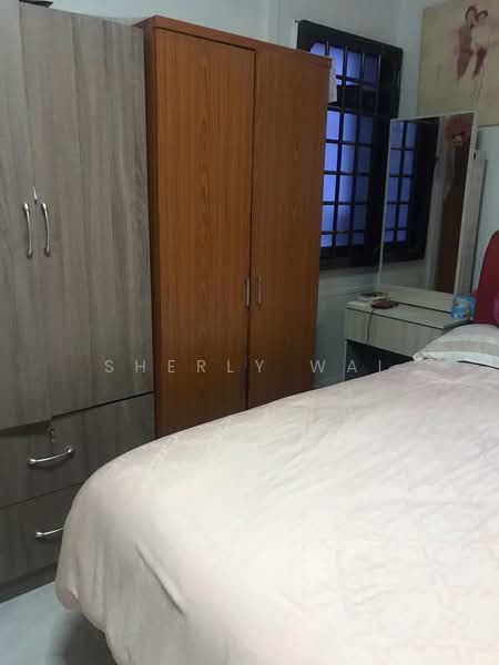 664B Jurong West Street 64 HDB Flat For Sale at S$ 650,000 | PropertyGuru Singapore - Bedroom