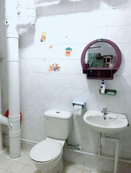 664B Jurong West Street 64 HDB Flat For Sale at S$ 650,000 | PropertyGuru Singapore - Bathroom
