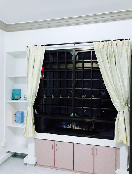 664B Jurong West Street 64 HDB Flat For Sale at S$ 650,000 | PropertyGuru Singapore - Living Room