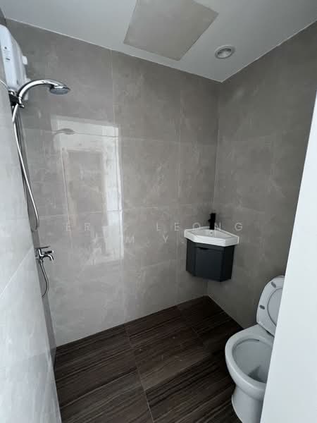Villa De West, 385 Pasir Panjang Road, Room Rental, 140 sqft, Condominium For Rent, by Eric Leong M.Y., 60059814 - Bathroom - PropertyGuru.com.sg