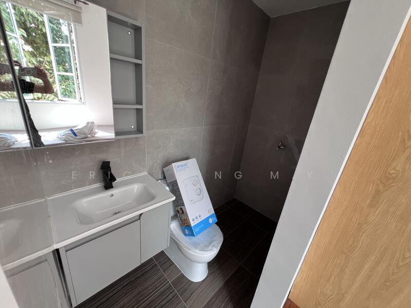 Villa De West, 385 Pasir Panjang Road, Room Rental, 140 sqft, Condominium For Rent, by Eric Leong M.Y., 60059814 - Bathroom - PropertyGuru.com.sg