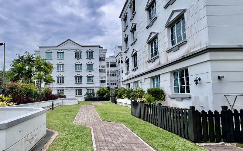Villa De West, 385 Pasir Panjang Road, Room Rental, 140 sqft, Condominium For Rent, by Eric Leong M.Y., 60059814 - Exterior - PropertyGuru.com.sg