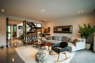 For Sale - Stunning Newly Rebuilt 2.5-Storey Designer Terrace Facing Park | Prime East Living