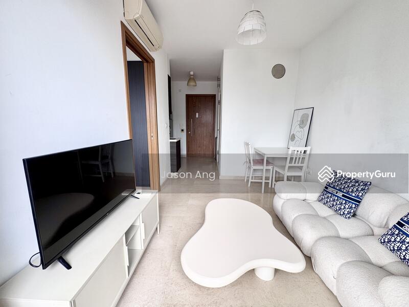 Spacious living and dining area
