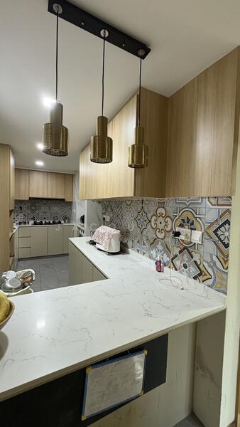 Spacious Kitchen 