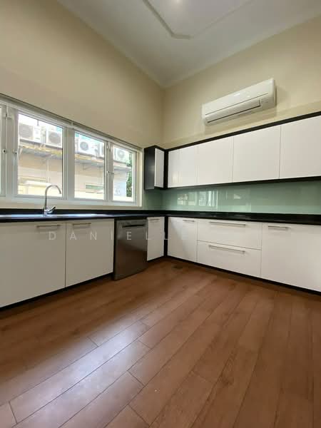 Merryn Road, Dunearn Rd, Botanic Gardens, Stevens Rd, , 5 Bedrooms, 6,800 sqft, Detached House For Rent, by Danielle Loh, 60060680 - Kitchen - PropertyGuru.com.sg