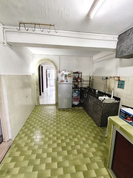 11 Upper Boon Keng Road HDB Flat For Sale at S$ 430,000 | PropertyGuru Singapore - Kitchen