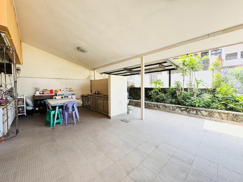 For Sale - Regular land shape, wide frontage at elevated ground, great to do renovation, A&A or rebuild