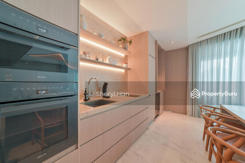 Open Kitchen & Bar