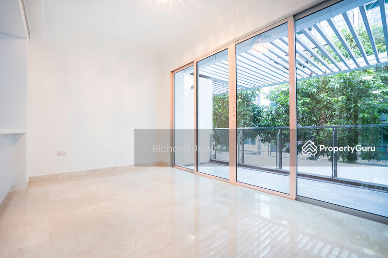 For Sale - ❤️ Foreigners Elligible Centrally Located House with Facilities & Private Parking