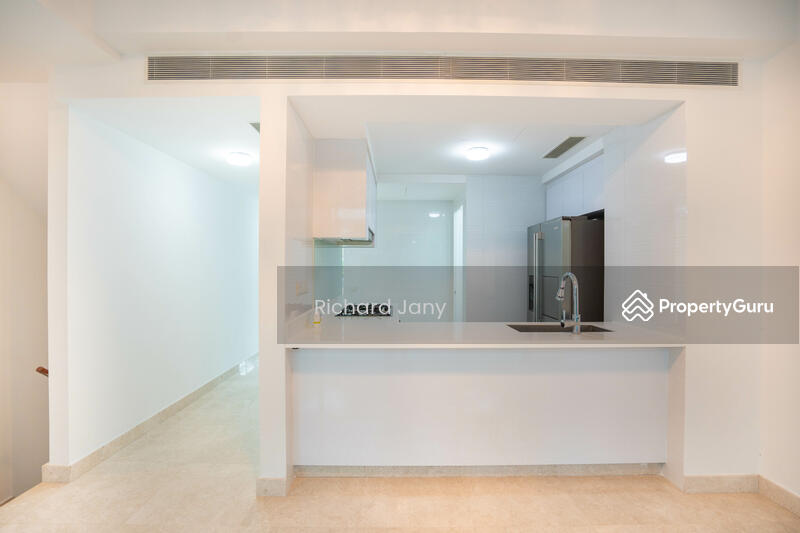 For Sale - ❤️ Foreigners Elligible Centrally Located House with Facilities & Private Parking