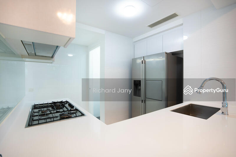 For Sale - ❤️ Foreigners Elligible Centrally Located House with Facilities & Private Parking