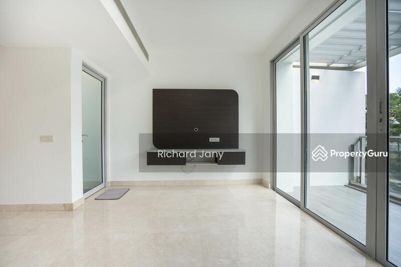 For Sale - ❤️ Foreigners Elligible Centrally Located House with Facilities & Private Parking