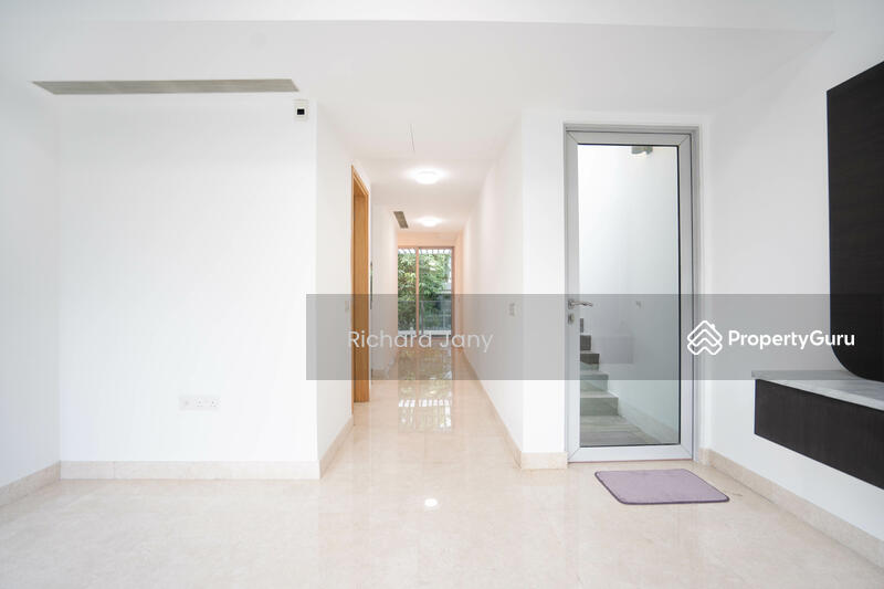 For Sale - ❤️ Foreigners Elligible Centrally Located House with Facilities & Private Parking
