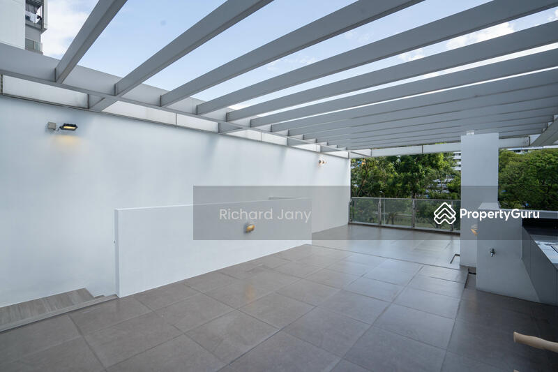 For Sale - ❤️ Foreigners Elligible Centrally Located House with Facilities & Private Parking