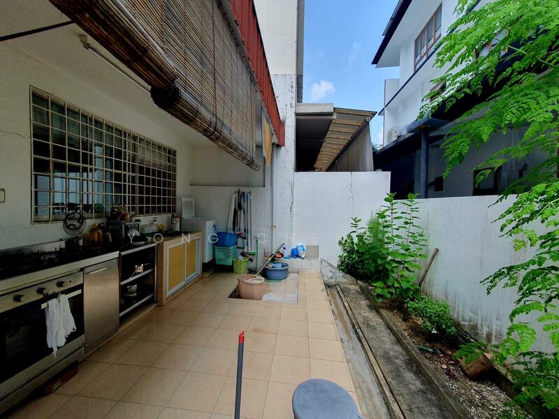 Picardy Gardens Semi-Detached House For Sale at S$ 5,800,000 | PropertyGuru Singapore - Kitchen