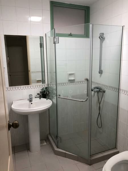Tiara, 1 Kim Seng Walk, Room Rental, 120 sqft, Apartment For Rent, by Bennedict Tan, 60062636 - Bathroom - PropertyGuru.com.sg