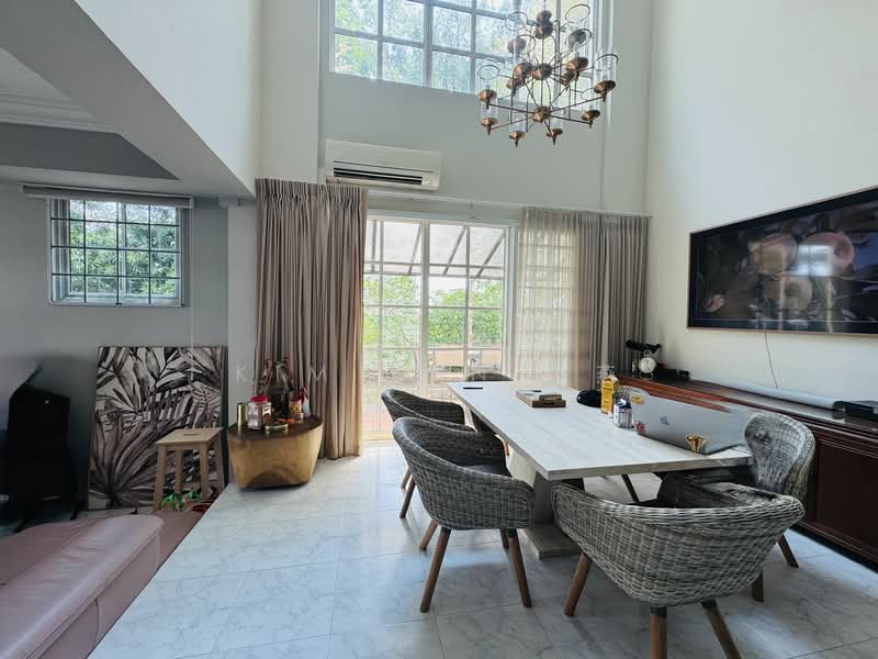 For Sale - Classical with good move-in, double volum high ceiling & big garden, NS facing