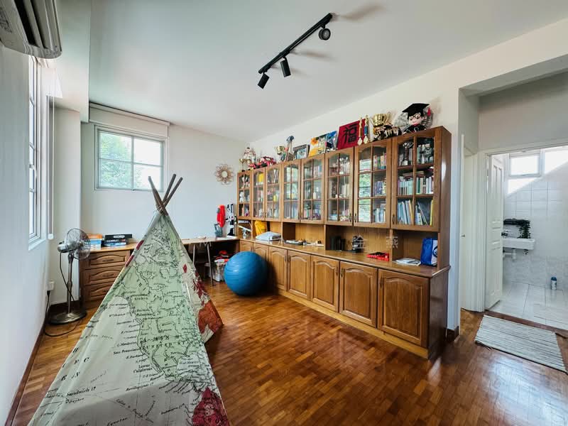 For Sale - Classical with good move-in, double volum high ceiling & big garden, NS facing