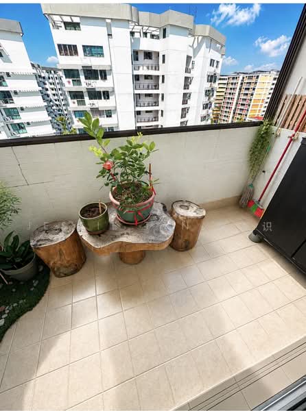 877 Yishun Street 81, 877 Yishun Street 81, 4 Bedrooms, 1,561 sqft, HDB Flat For Sale, by Jessie Tan 陈杰识, 60063661 - Balcony - PropertyGuru.com.sg