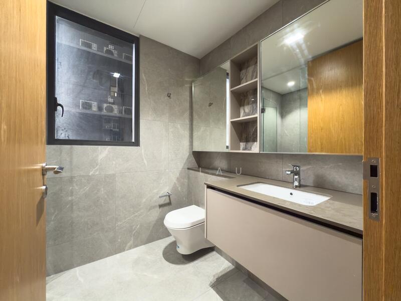 Penrose, 20 Sims Drive, 3 Bedrooms, 969 sqft, Condominium For Rent, by CY Lau, 60063968 - Common Bathroom - PropertyGuru.com.sg