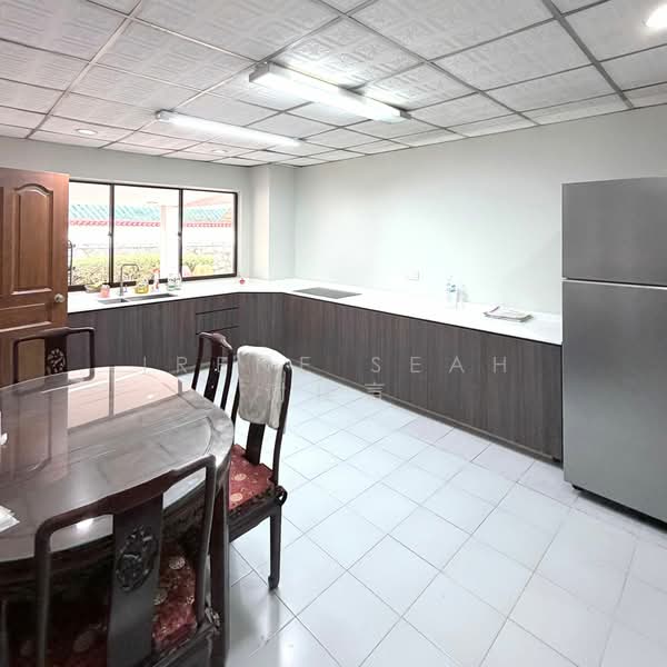 Springleaf Garden Semi-Detached House For Sale at S$ 5,500,000 | PropertyGuru Singapore - Kitchen