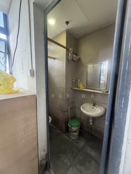 E9 Premium, 61 Woodlands Industrial Park E9, Sembawang / Yishun, 4,800 sqft, Factory / Workshop (B2) For Sale, by Sherly Wai, 60064413 - Bathroom - CommercialGuru.com.sg