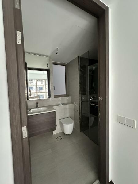 Pasir Ris 8, 16 Pasir Ris Drive 8, 2 Bedrooms, 775 sqft, Condominium For Rent, by Dabby Yan Qin, 60064660 - Master Bathroom - PropertyGuru.com.sg