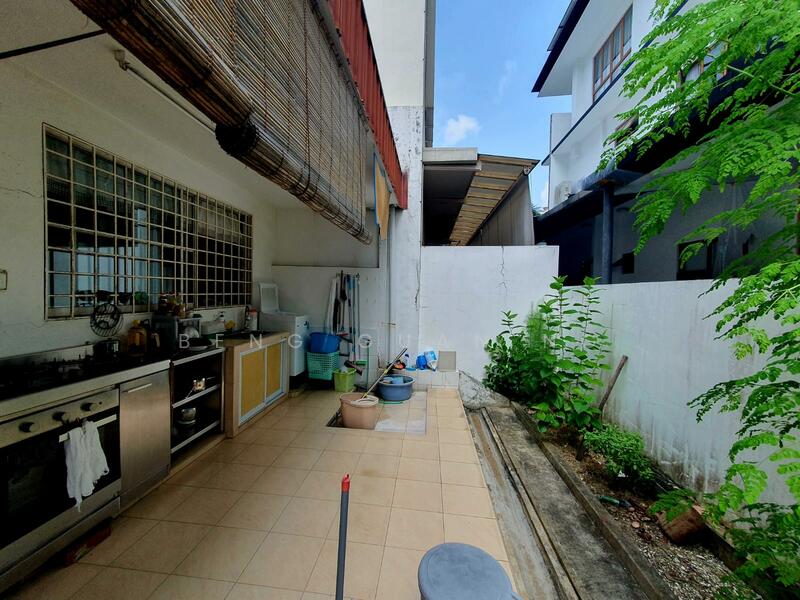 Picardy Gardens Semi-Detached House For Sale at S$ 5,800,000 | PropertyGuru Singapore - Kitchen