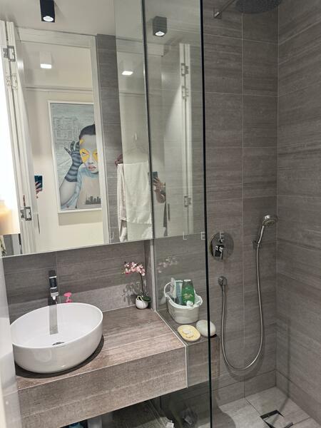 1st floor common bathroom