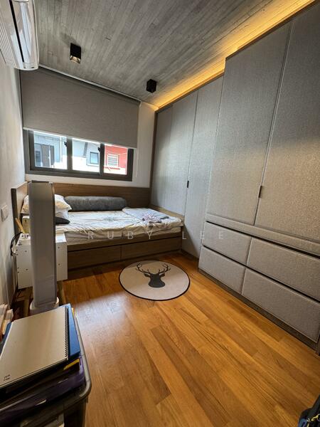 Mezzanine floor common room