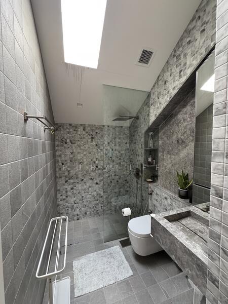 Mezzanine floor bathroom
