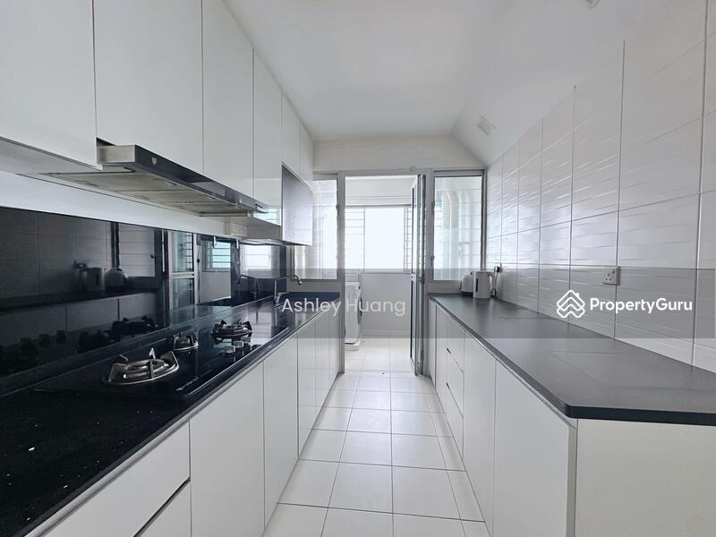 Huge kitchen 