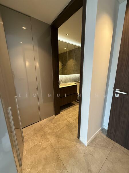 Walk-in wardrobe