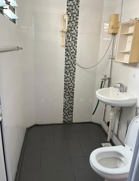 135 Bedok Reservoir Road, 135 Bedok Reservoir Road, Room Rental, 160 sqft, HDB Flat For Rent, by Li Ming, 60065225 - Bathroom - PropertyGuru.com.sg