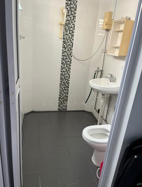 135 Bedok Reservoir Road, 135 Bedok Reservoir Road, Room Rental, 160 sqft, HDB Flat For Rent, by Li Ming, 60065225 - Bathroom - PropertyGuru.com.sg