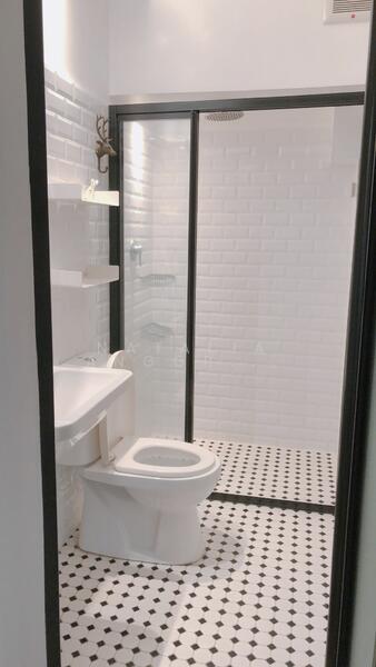 79 Chay Yan Street, 79 Chay Yan Street, Studio, 350 sqft, HDB Flat For Rent, by Natalia Anggraini, 60065258 - Bathroom - PropertyGuru.com.sg