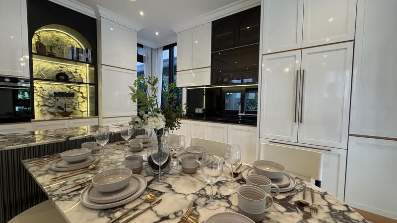 ⭐⭐LANDED7772@PASIR RIS BEACH PARK @966-7777-2⭐$5.x, Luxurious Brand New houses in Pasir Ris TOP soon, Changi Airport / Changi Village, 5 Bedrooms, 4,435 sqft, Semi-Detached House For Sale, by Teresa Tan, 60065435 - Kitchen - PropertyGuru.com.sg