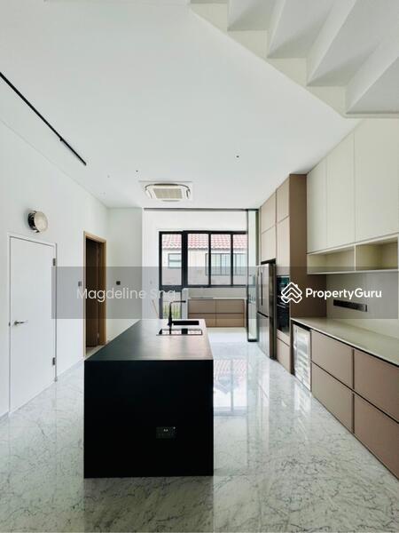 Open-concept Kitchen