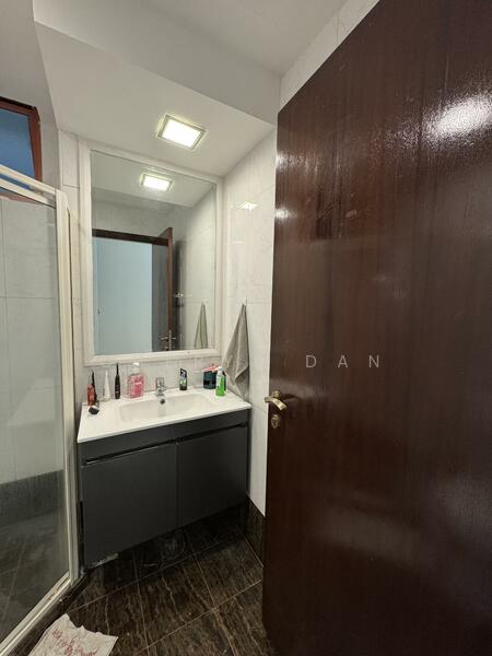 The Edgewater, 211 Jalan Loyang Besar, Changi Airport / Changi Village, 2 Bedrooms, 980 sqft, Condominium For Rent, by Cheryl Dan, 60065810 - Bathroom - PropertyGuru.com.sg