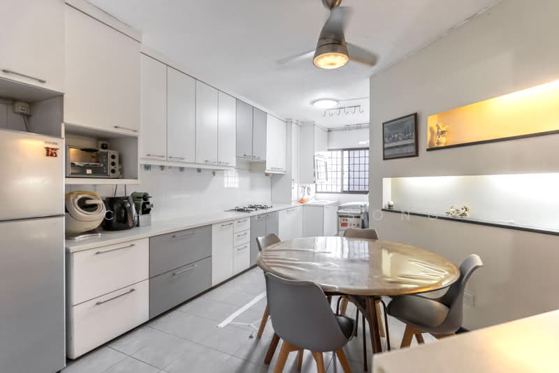 450 Jurong West Street 42, 450 Jurong West Street 42, 3 Bedrooms, 1,152 sqft, HDB Flat For Sale, by Christine Song, 60065834 - Kitchen - PropertyGuru.com.sg