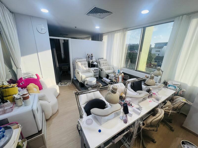Bukit Timah Shopping Centre, 170 Upper Bukit Timah Road, 420 sqft, Mall Shop For Sale, by Emily Goh, 60066099 - CommercialGuru.com.sg