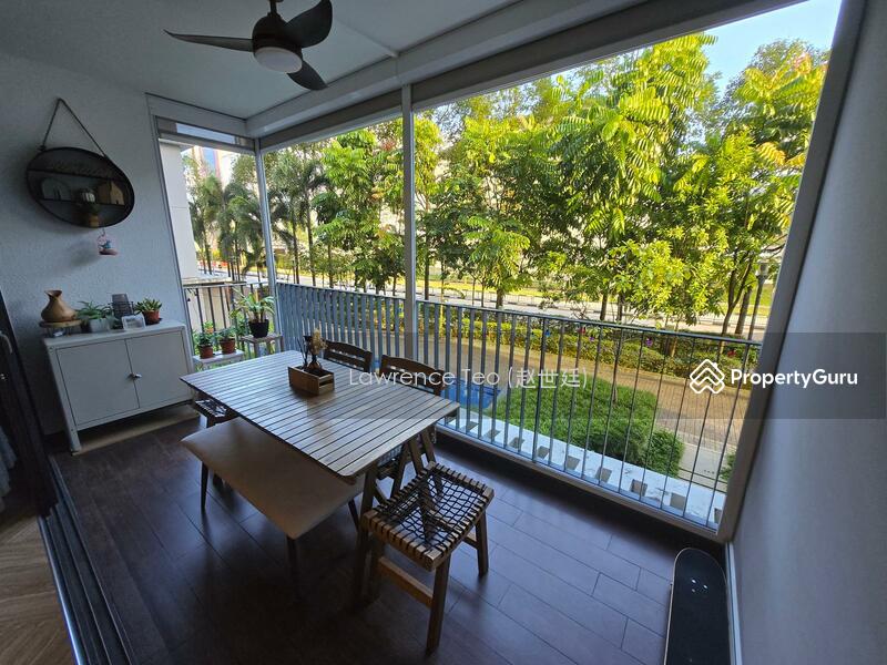 Balcony/Dining