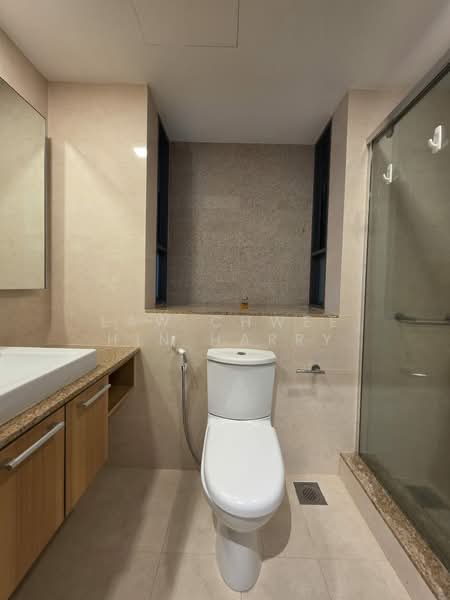 The Pier at Robertson, 80 Mohamed Sultan Road, 2 Bedrooms, 1,055 sqft, Apartment For Sale, by Law Chwee Hin Harry, 60066168 - MBR Toilet - PropertyGuru.com.sg