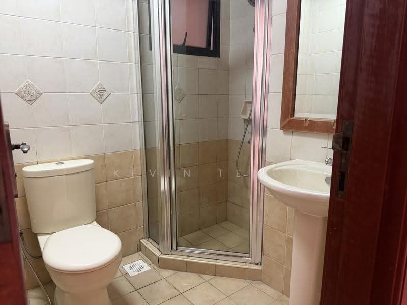 The Mayfair, 5 Jurong East Street 32, Boon Lay / Jurong / Tuas, 2 Bedrooms, 893 sqft, Condominium For Sale, by Kevin Teng, 60066222 - Bathroom - PropertyGuru.com.sg