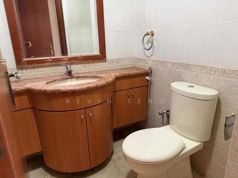 The Mayfair, 5 Jurong East Street 32, Boon Lay / Jurong / Tuas, 2 Bedrooms, 893 sqft, Condominium For Sale, by Kevin Teng, 60066222 - Bathroom - PropertyGuru.com.sg