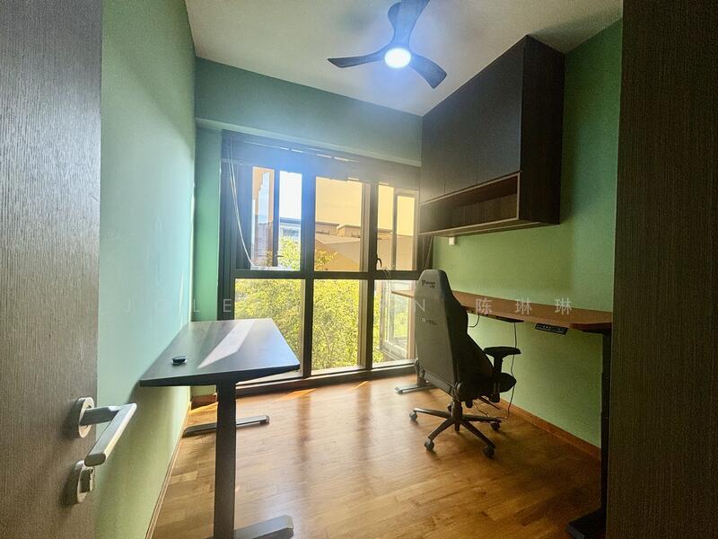 Seaside Residences Apartment For Sale at S$ 2,400,000 | PropertyGuru Singapore - Common bedroom 